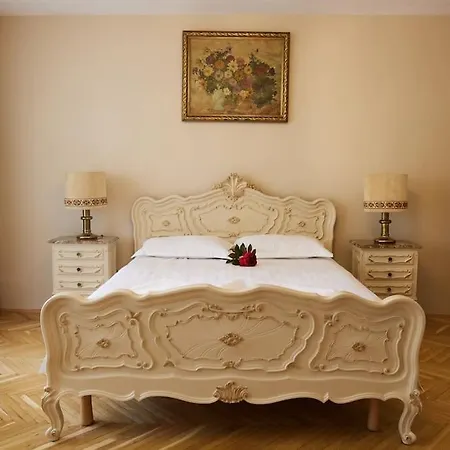 Royal Apartment *